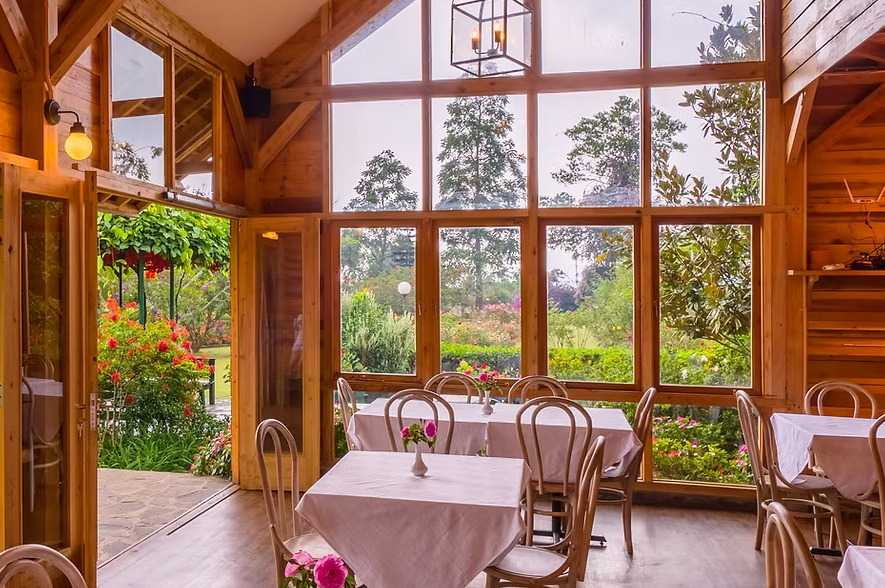 Daftar Menu Restoran dan Harga Makanan di Kebun Mawar Situhapa Garut